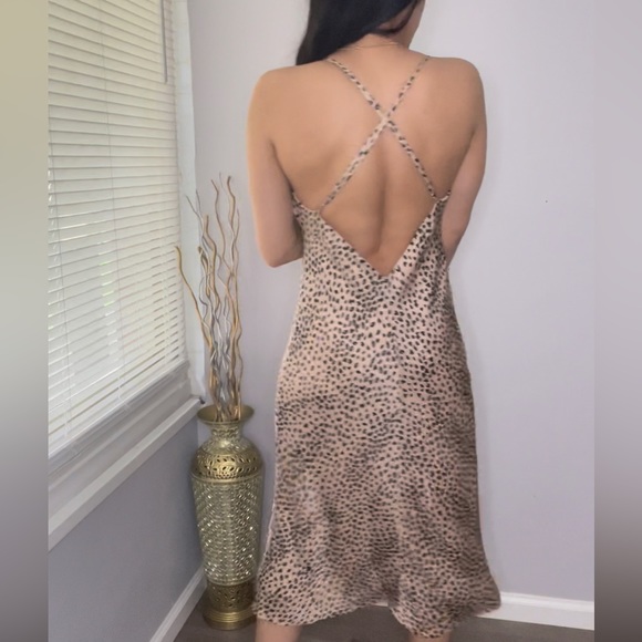 SPOTTED CHIC MIDI CROSS BACK DRESS - Picture 2 of 6